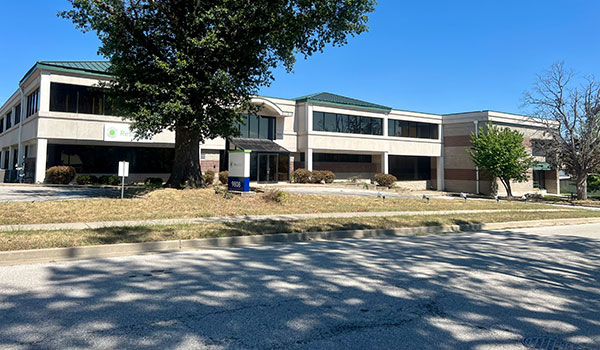 photo of large building.